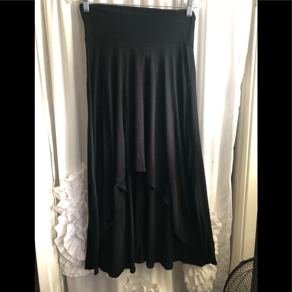 Dresses & Skirts - 😊SOLD😊 Hi low black skirt